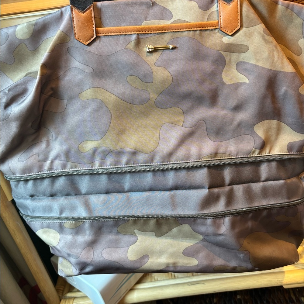 Stella & Dot Large Expandable Camouflage Tote Bag - Picture 9 of 9